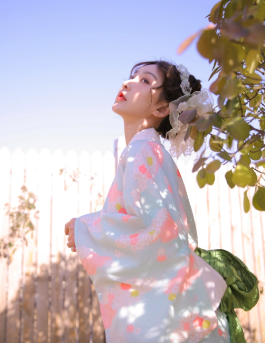 90后清纯小姐姐丸子头治愈系摄影写真图片 4